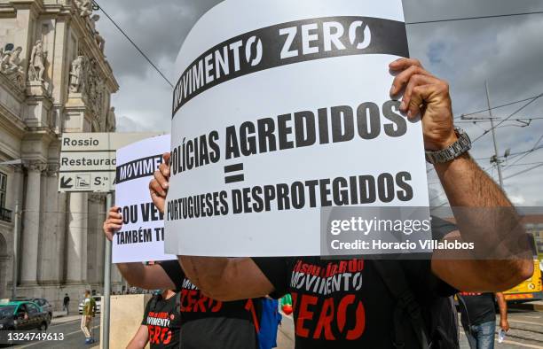 Members of Portuguese security forces wear protective masks and Movimento Zero t-shirts as they march demanding better working conditions in Praça do...