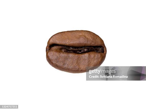 roasted coffee bean isolated on white background - grain de café photos et images de collection