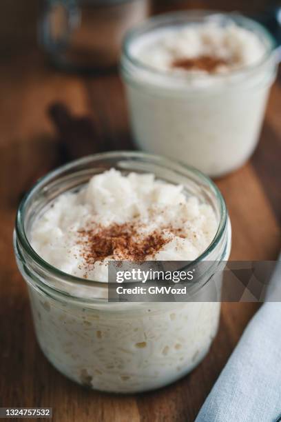 rice pudding arroz con leche - arroz con leche stockfoto's en -beelden