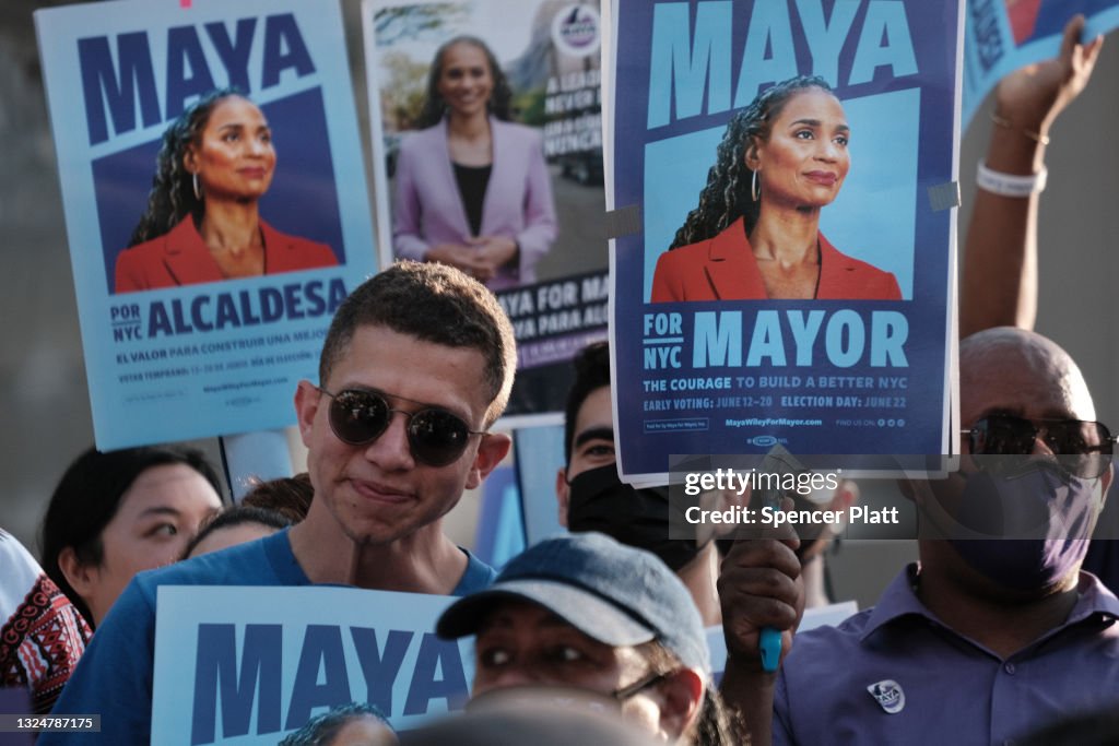 New York City Mayoral Candidates Campaign On Last Day Before Primaries