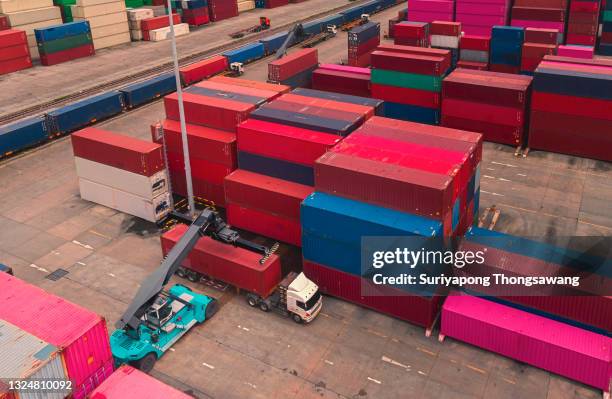 aerial top view distribution warehouse for delivering to container ship, business logistics, import export shipping or freight transportation. - ships bridge 個照片及圖片檔