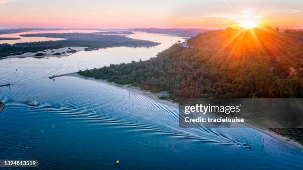 lakes entrance at dusk - gippsland stockfoto's en -beelden