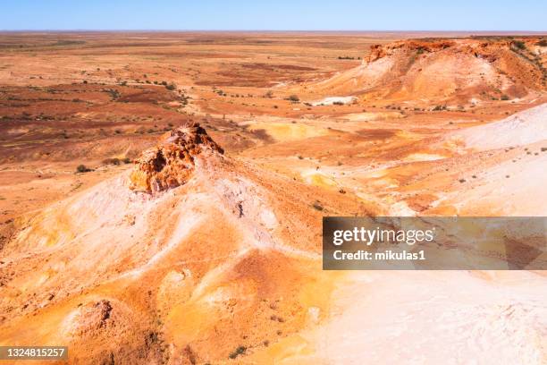 breakaways conservation park - coober pedy - opal mining stock pictures, royalty-free photos & images