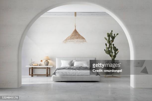 interno della camera da letto con letto disordinato, tavolino e pianta di cactus. - stile minimalista foto e immagini stock