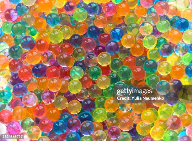 hydrogel beads, close-up of orbeez - bead stockfoto's en -beelden