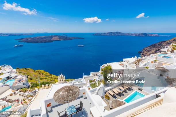 summer vacation panorama, luxury famous europe destination. white architecture in santorini, greece. perfect travel scenery, idyllic street views in sunlight and blue sky. amazing travel landscape - aegean sea 個照片及圖片檔