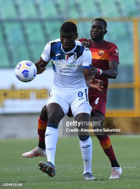 Jonathan Italeng Ngock of Atalanta U19 competes for the ball with Maissa Codou Ndiaye of AS Roma U19 during the Primavera 1 TIM Playoffs match...