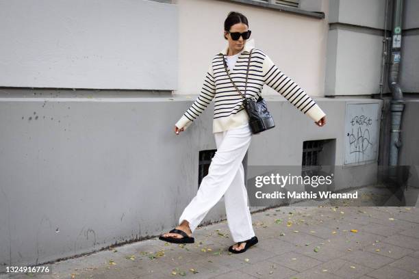 Patricia Wirschke, fashion blogger, art historian and CEO of high10art wearing arket Pullover with stripes, ivy and oak shirt in white, calajolie...