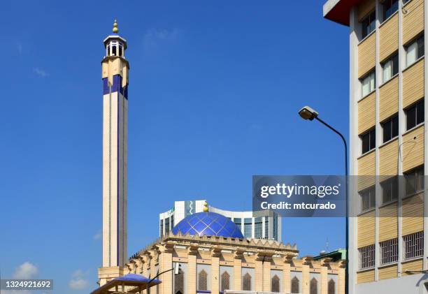 plateau mosque aka salam mosque, abidjan, ivory coast - abidjan imagens e fotografias de stock