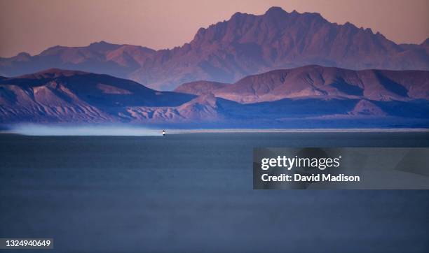 motorcyle rider on dry lake bed at dusk - deserto de black rock imagens e fotografias de stock