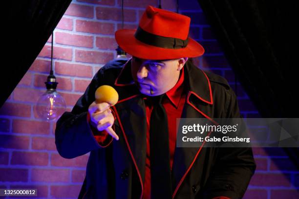 Bizzarp Singer 48 Illusionist Bizzaro Photos & High Res Pictures - Getty Images