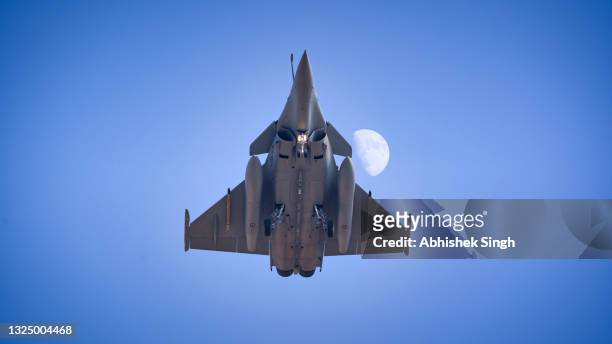 military fighter jet stock photo - aereo militare foto e immagini stock