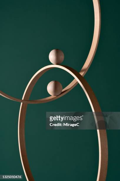 Two Wooden Spheres Moves on Intersected Rings