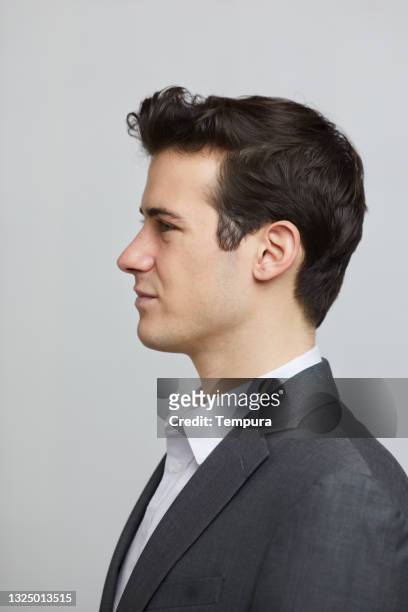 retrato de joven hombre de negocios - business man profile fotografías e imágenes de stock