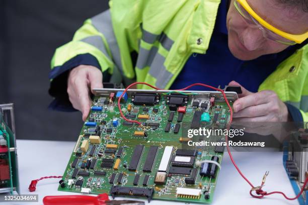Basic Electrical Assembly 731 Assembly Of Electrical Installations Stock Photos, High-Res ...