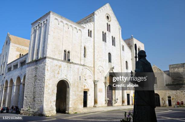 basilika des heiligen nikolaus, bari - st nicholas cathedral stock-fotos und bilder