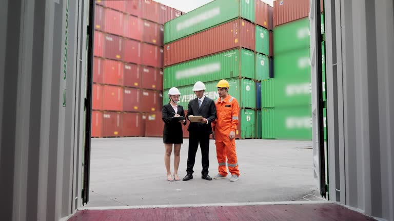 https://media.gettyimages.com/id/1325139210/video/container-terminal-employees-opening-and-checking-inside-container-cargo.jpg?b=1&s=640x640&k=20&c=xWnozifzY_Row4aa8h1HXBqG7YgmPcDuL77V0dAeaFY=