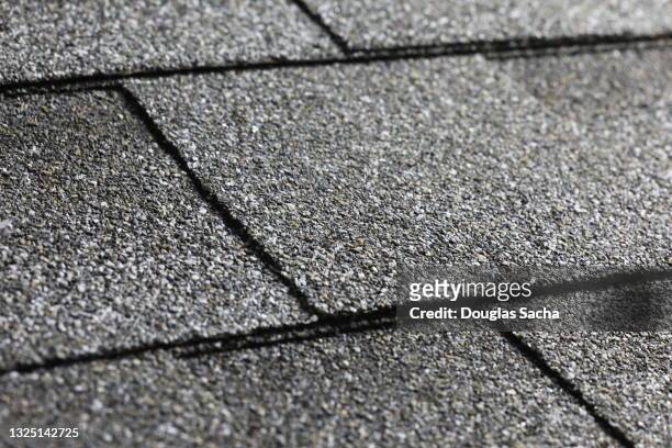 roof shingles, close-up view - roof tile stock-fotos und bilder