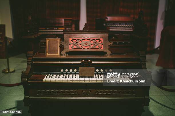 old vintage antique pipe organ - 鼓浪嶼 ストックフォトと画像