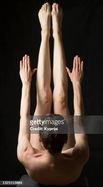 studio shot of female human body - feet model - fotografias e filmes do acervo