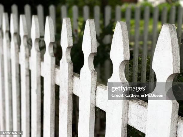 classic little white picket fence - pointy architecture stock pictures, royalty-free photos & images