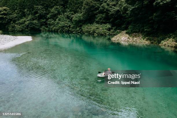 aerial view of clear river water with packraft, kochi, japan - préfecture de kochi photos et images de collection