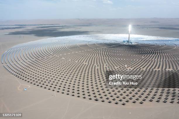 solar thermal power station - geothermische centrale stockfoto's en -beelden