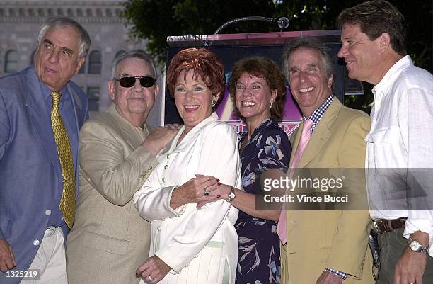 Actress Marion Ross, center is joined by director Garry Marshall, left and fellow "Happy Days" cast members Tom Bosley, Erin Moran, Henry Winkler and...
