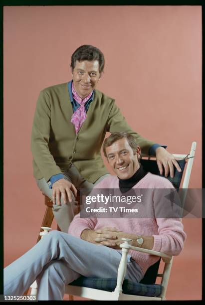 Entertainers Max Bygraves and Val Doonican, circa 1970.