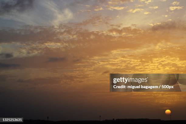 scenic view of silhouette of landscape against sky during sunset - bagagem 個照片及圖片檔