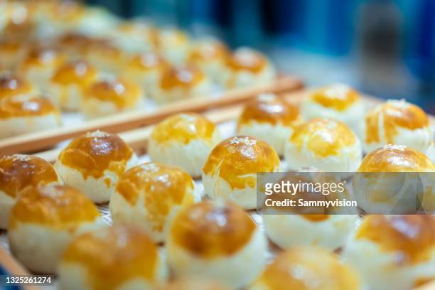 close-up of chinese traditional dim sum in bakery - 焼き菓子 ストックフォトと画像