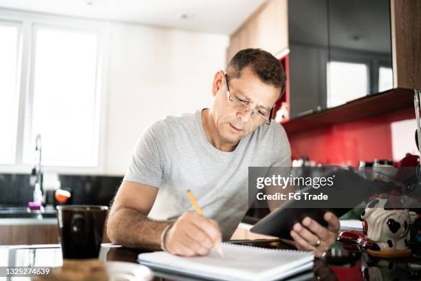 Man Using Digitl Notepad 8,191 Gen X Technology Stock Photos, High-Res Pictures, and Images ...