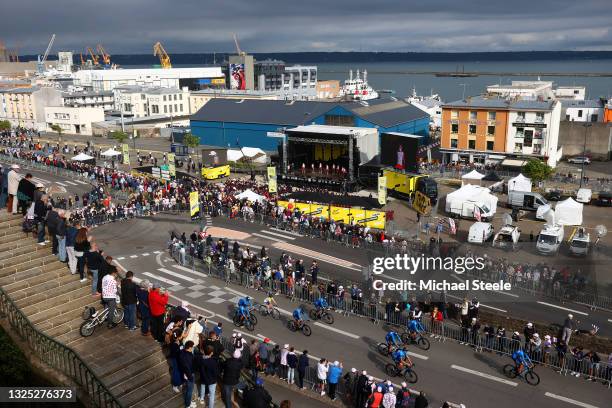 Alejandro Valverde of Spain, Carlos Verona of Spain, Enric Mas of Spain, Imanol Erviti of Spain, Iván García Cortina of Spain, Jorge Arcas of Spain,...