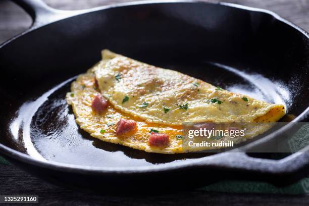 ham and cheese omelet - ham omelette stock pictures, royalty-free photos & images