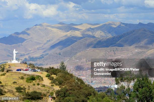viewpoint christo blanco statue with view over the city of cusco, peru - christo and jeanne claude stock pictures, royalty-free photos & images