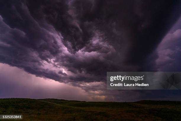 lightning on the great plains - storm stock-fotos und bilder