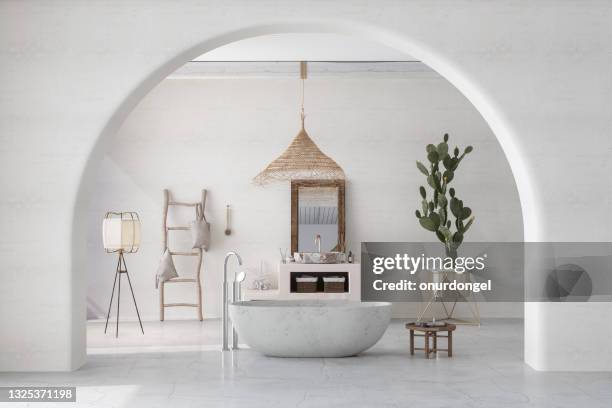 modernes weißes badezimmer mit badewanne, kaktuspflanze, stehlampe und holzleiter - greek arch stock-fotos und bilder