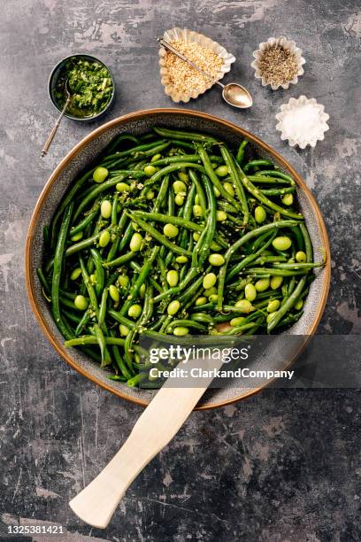 salade d’été de haricots verts - haricot vert photos et images de collection