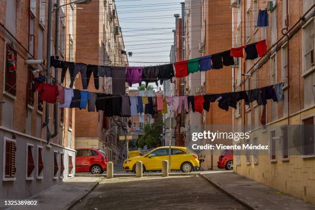 laundry day - clothesline imagens e fotografias de stock