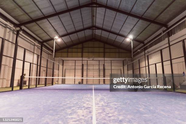 paddle tennis empty court without people ready for training - table tennis paddle stockfoto's en -beelden