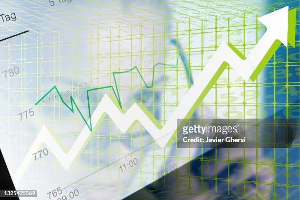 economy graph: rising arrow and executive woman. - finanzas domésticas fotografías e imágenes de stock