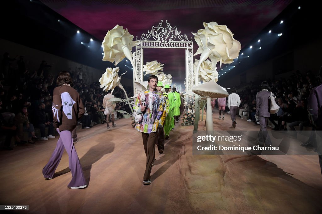Dior Homme : Runway - Paris Fashion Week - Menswear Spring/Summer 2022