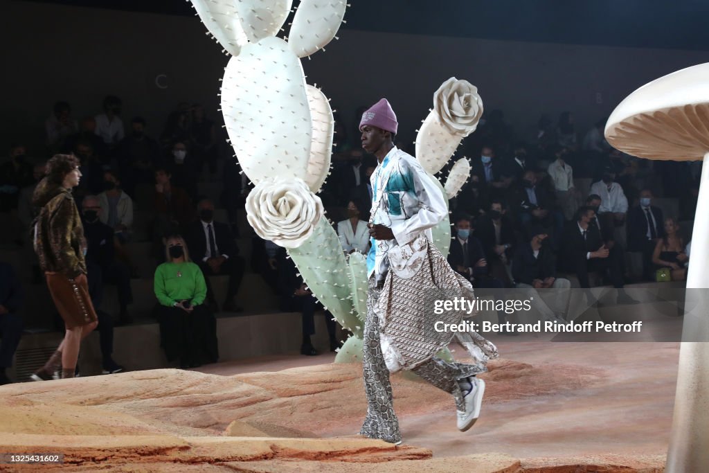 Dior Homme : Runway - Paris Fashion Week - Menswear Spring/Summer 2022