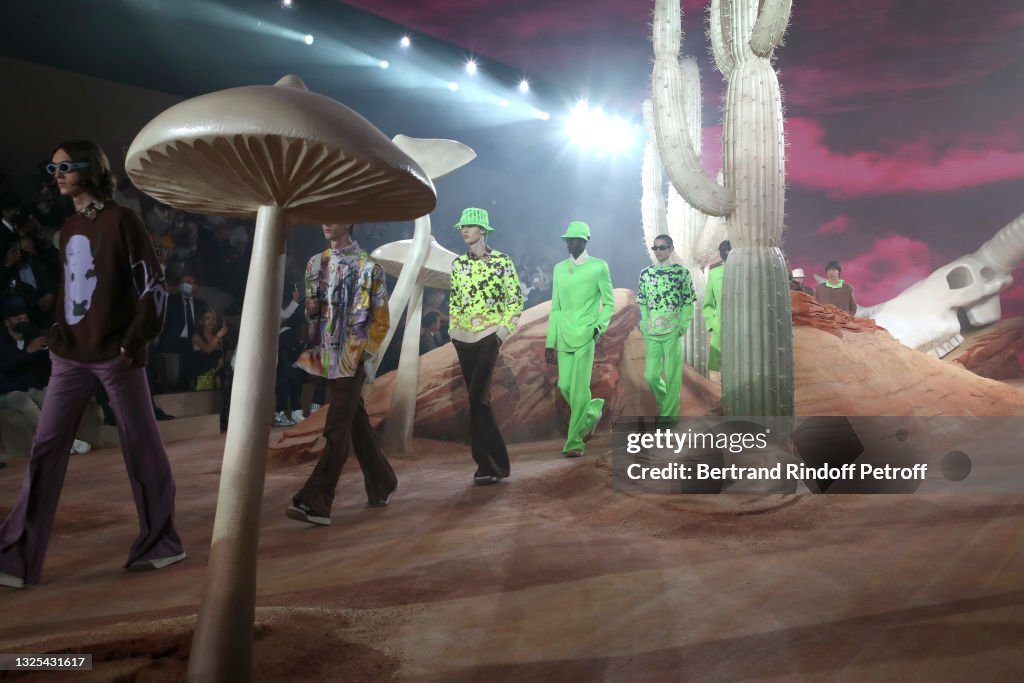 Dior Homme : Runway - Paris Fashion Week - Menswear Spring/Summer 2022