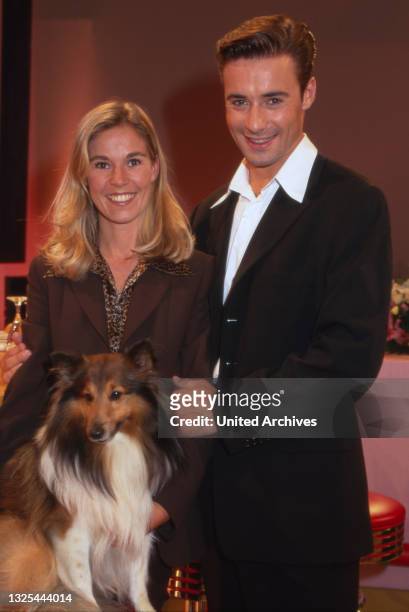 Kai Pflaume mit Ehefrau Ilke und Hund Chico, Deutschland 1996.