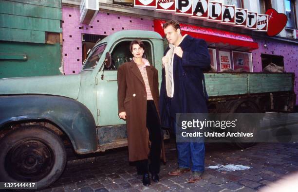 Annette Hörmann und Al Corley bei Dreharbeiten zum Film "Hard Days Hard Nights", in Hamburg, Deutschland 1989.