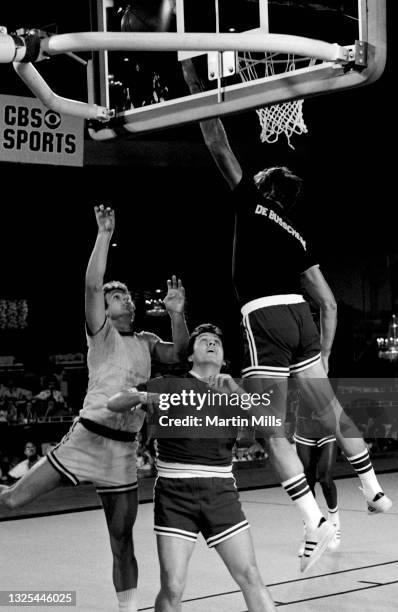 Former NBA player of the New York Knicks Dave DeBusschere goes for the block on NBA player of the Phoenix Suns Paul Westphal during the 3 on 3...