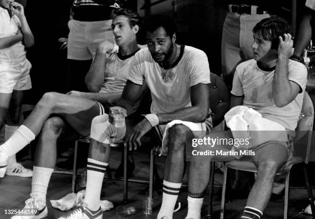 Player of the Phoenix Suns Paul Westphal , former NBA player Gus Johnson and American actor Richard Hatch sit on the bench during the 3 on 3...