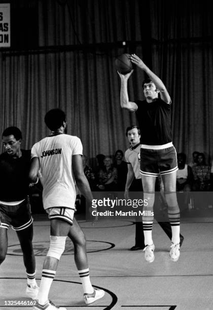 Former NBA player Jerry Lucas shoots over former NBA player Gus Johnson as NBA player of the Denver Nuggets David Thompson sets a pick during the 3...