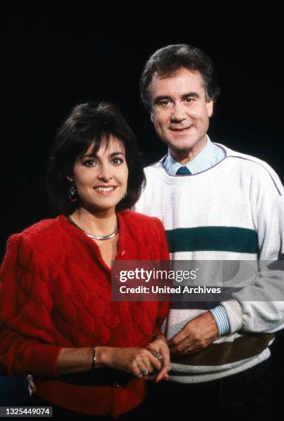 Paola und Kurt Felix beim Erstellen eines Werbespots für die ARD Fernsehlotterie "Ein Platz an der Sonne", Deutschland 1987.